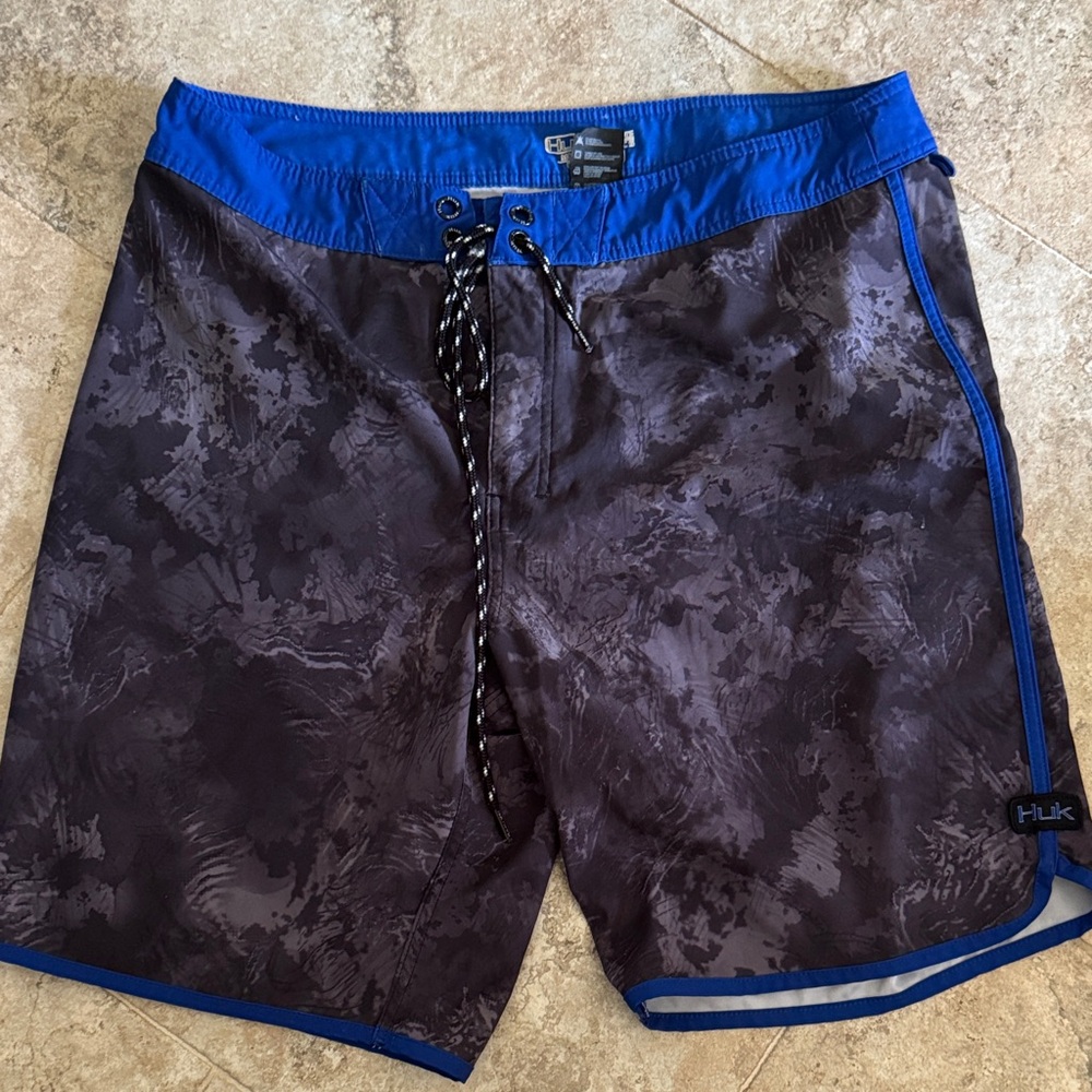 Huk Men's Camo Board Shorts swim size 36